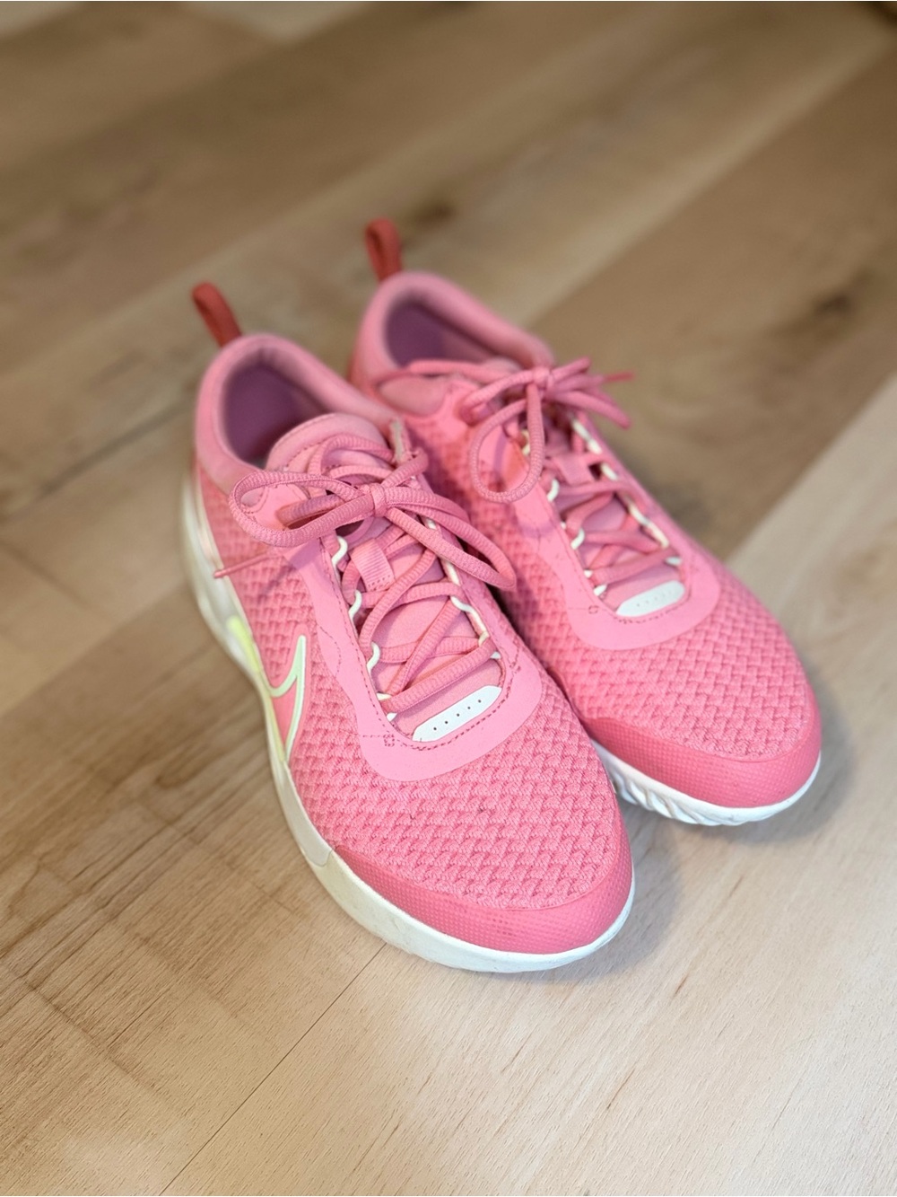Women's Pink Nike Sneakers - Lightweight